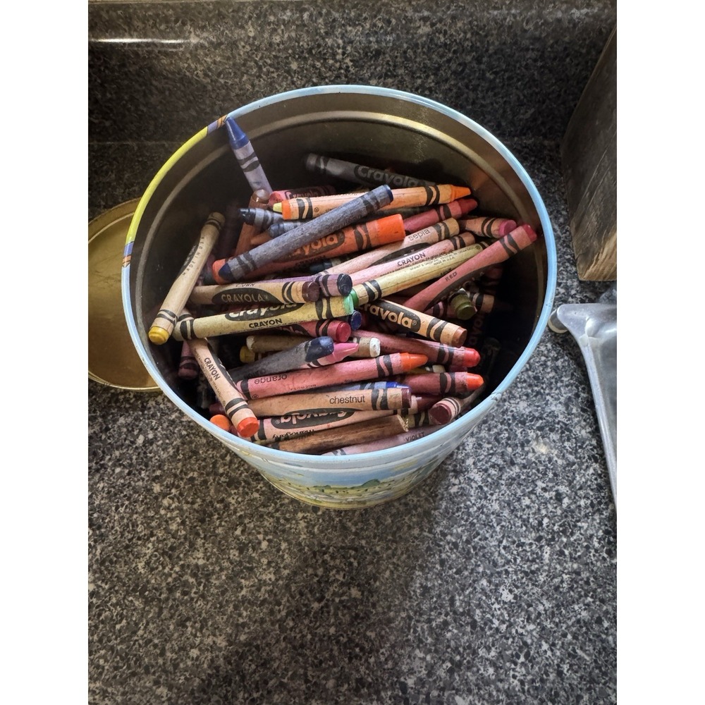 Vintage Tin Can Of Vintage Crayons Crayola Binney& Smith Sargent Retired Colors‎